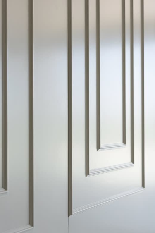 Slim vertical fins in a white corridor, Villa Dubai Hills